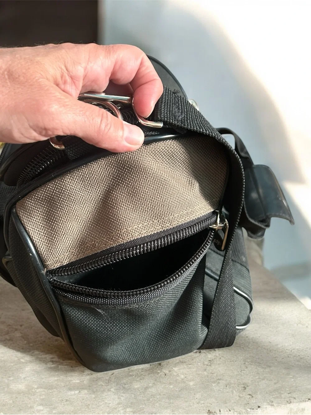 Vtg 1980’s Travel Accessory Bag - Classic American Tourister with OG Travel Tag